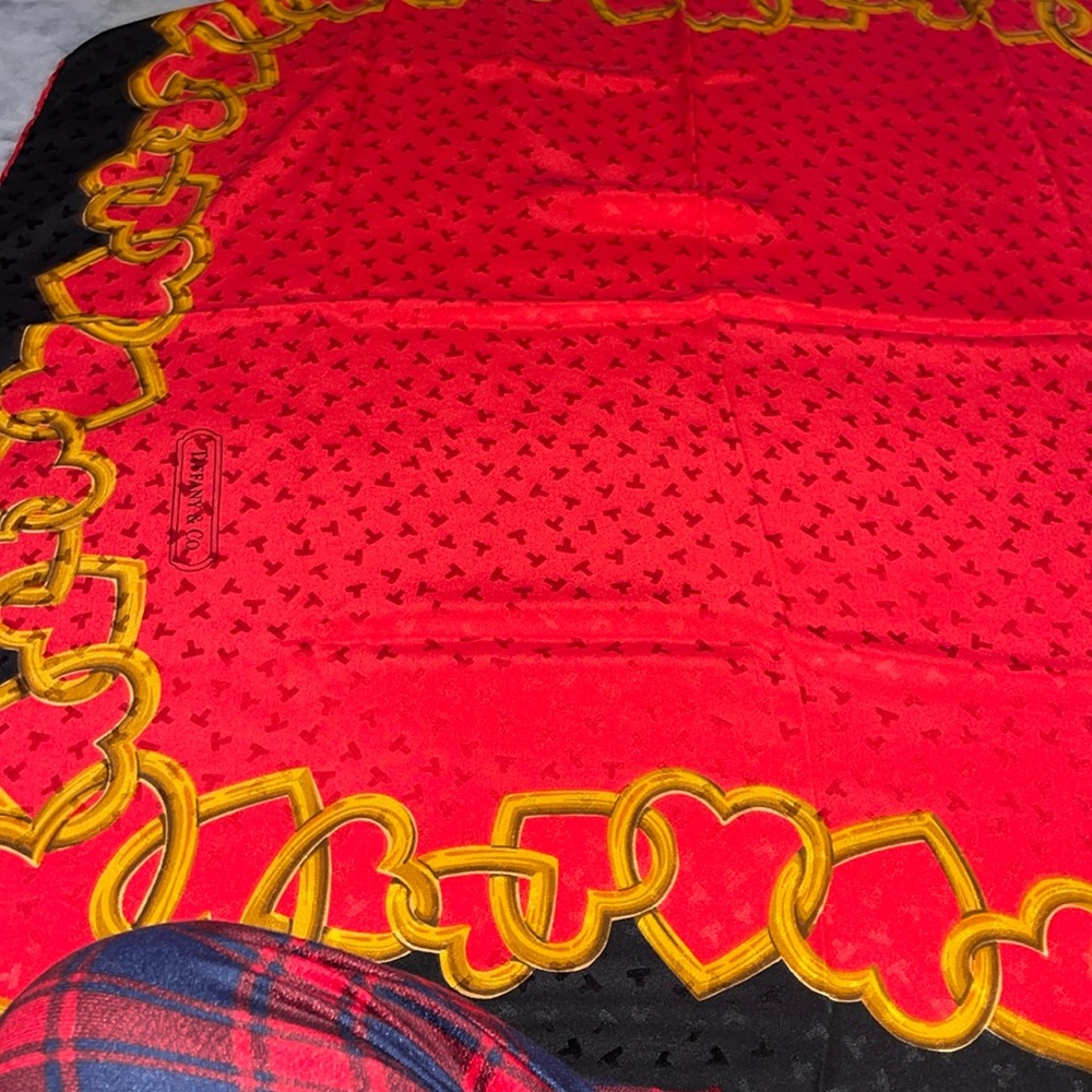 Preloved Tiffany 100% scarf black n red hearts beautiful size is 34” X 34”